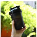 Bouteille de agitateur de protéines CHNLML 400ML/16Oz w. Boule de agitateur pour agitateur de protéines, Bouteille de agitateur avec boule de mélange, sans fuite, sans BPA, pour gymnastique, entraînement, mélangeur de jus (Body noir/noir, 16Oz-400ML-1Bottle)